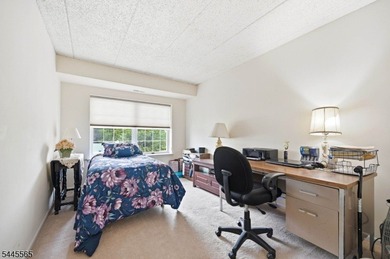 This bright, spacious, 3rd floor 2BR, 1.5 Bath condo in the - photo 17