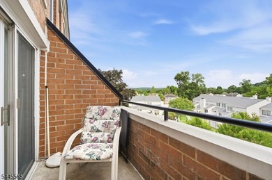 This bright, spacious, 3rd floor 2BR, 1.5 Bath condo in the - photo 19