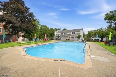This bright, spacious, 3rd floor 2BR, 1.5 Bath condo in the - photo 21