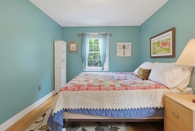Sun-drenched 4-bed, 2.5 bath, 3-story Raised Cape in a private - photo 21