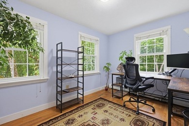 Sun-drenched 4-bed, 2.5 bath, 3-story Raised Cape in a private - photo 23