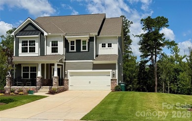 Stunning Waterfront Living on Lake Norman! This 2-year-old - photo 2