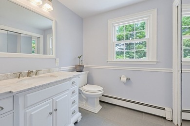Sun-drenched 4-bed, 2.5 bath, 3-story Raised Cape in a private - photo 32