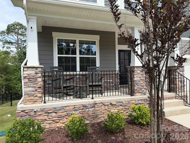 Stunning Waterfront Living on Lake Norman! This 2-year-old - photo 3