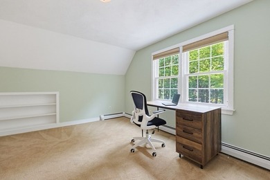 Sun-drenched 4-bed, 2.5 bath, 3-story Raised Cape in a private - photo 33