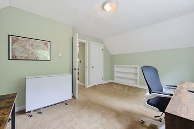 Sun-drenched 4-bed, 2.5 bath, 3-story Raised Cape in a private - photo 34