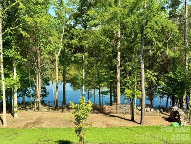 Stunning Waterfront Living on Lake Norman! This 2-year-old - photo 6