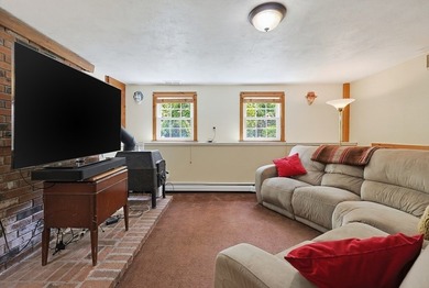 Sun-drenched 4-bed, 2.5 bath, 3-story Raised Cape in a private - photo 38