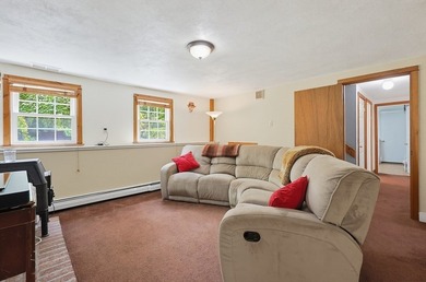 Sun-drenched 4-bed, 2.5 bath, 3-story Raised Cape in a private - photo 39