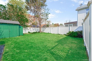 Located in Flushing, close to public transportation, schools and - photo 4