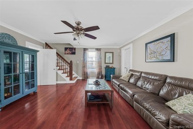 Located in Flushing, close to public transportation, schools and - photo 5