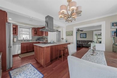 Located in Flushing, close to public transportation, schools and - photo 8