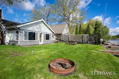 Lakefront Retreat on Gun Lake! Enjoy waterfront living with this - photo 21