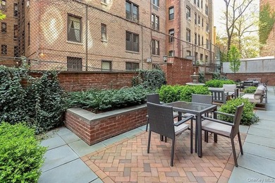 18 West 70 Street Apt 9H | New York, NY 10023 1 Bed 1,5 Baths in - photo 21