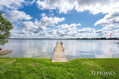 Lakefront Retreat on Gun Lake! Enjoy waterfront living with this - photo 25