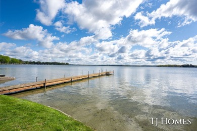 Lakefront Retreat on Gun Lake! Enjoy waterfront living with this - photo 27