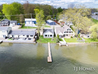 Lakefront Retreat on Gun Lake! Enjoy waterfront living with this - photo 38