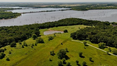 'NESTLED ALONG THE BREATHTAKING SHORES OF LAKE RAY ROBERTS, 12 - photo 3