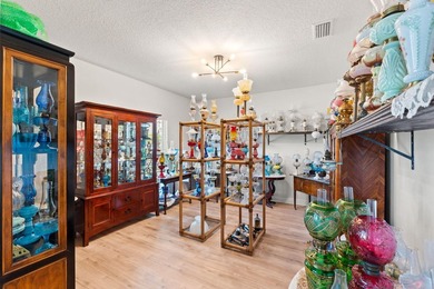 Welcome to this beautifully upgraded and well maintained home - photo 11