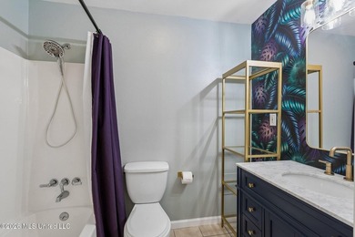 Bright, low-maintenance coastal cottage with an attached guest - photo 11