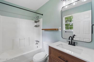Bright, low-maintenance coastal cottage with an attached guest - photo 14