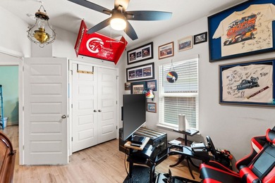 Welcome to this beautifully upgraded and well maintained home - photo 19