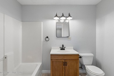 Bright, low-maintenance coastal cottage with an attached guest - photo 19