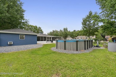 Bright, low-maintenance coastal cottage with an attached guest - photo 21