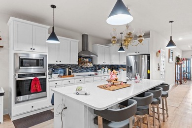 Welcome to this beautifully upgraded and well maintained home - photo 27