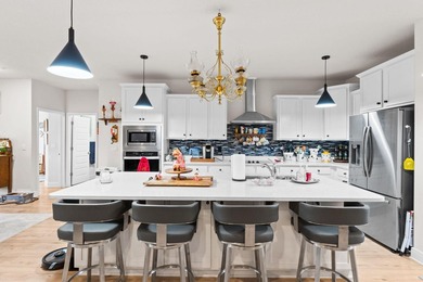Welcome to this beautifully upgraded and well maintained home - photo 28