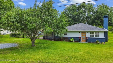 Bright, low-maintenance coastal cottage with an attached guest - photo 28