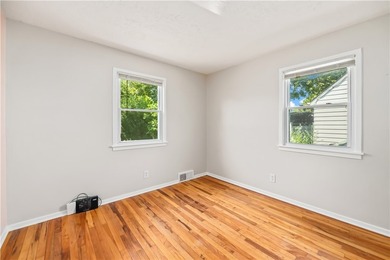 Move right into this beautifully updated 3-bedroom, 1.5-bath - photo 10