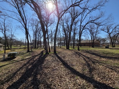 Beautiful waterfront lot with large trees - photo 21