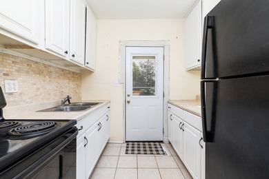 Charming 2-bedroom, 1-bath brick home situated on a corner lot - photo 11