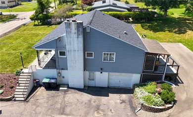 Welcome to this tastefully remodeled ranch offering a - photo 3