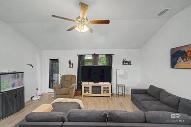 This brick home welcomes you with a thoughtful split floor plan - photo 9