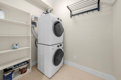 Located in the peaceful Iona neighbourhood Stirling House is a - photo 12