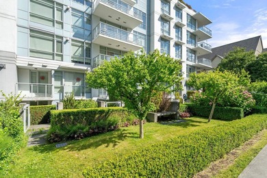 Located in the peaceful Iona neighbourhood Stirling House is a - photo 13