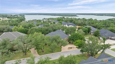 Stunning 4-Bedroom Home with Pool, Spa & Exceptional - photo 46