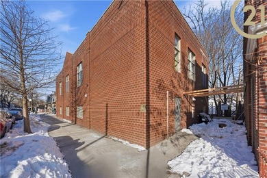 Institutional / Educational Facility - 6,500+ Sq Ft on 40x100 - photo 4