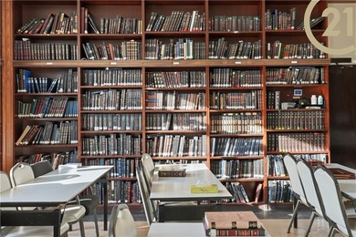 Institutional / Educational Facility - 6,500+ Sq Ft on 40x100 - photo 6