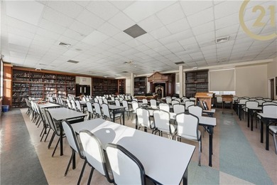 Institutional / Educational Facility - 6,500+ Sq Ft on 40x100 - photo 7