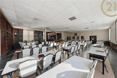 Institutional / Educational Facility - 6,500+ Sq Ft on 40x100 - photo 9