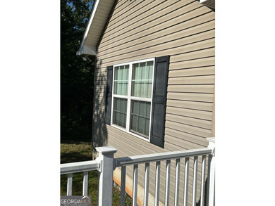 We welcome you to this well-organized traditional styled home - photo 5