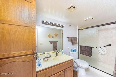 Beautifully updated Condo! From the flooring to the counter tops - photo 22