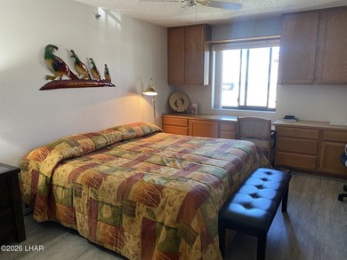 Beautifully updated Condo! From the flooring to the counter tops - photo 23