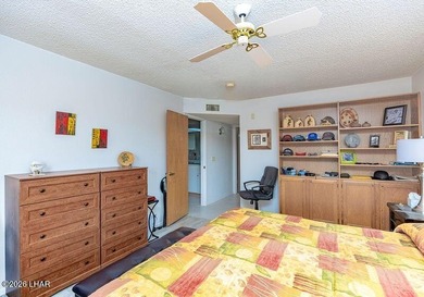 Beautifully updated Condo! From the flooring to the counter tops - photo 24
