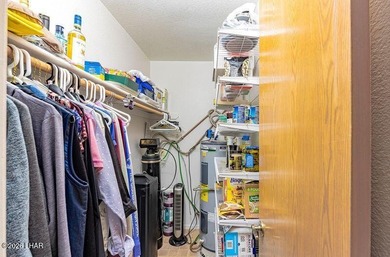 Beautifully updated Condo! From the flooring to the counter tops - photo 25