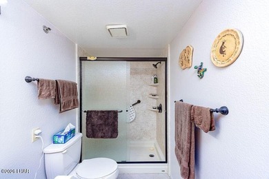 Beautifully updated Condo! From the flooring to the counter tops - photo 26