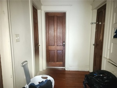 OWNER OCCUPY OR INVESTOR OPPORTUNITY... YOU DECIDE!!! Great - photo 2